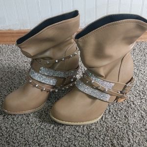 Boots with sequences